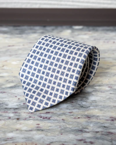 Krawat jedwabny biały w małe ornamenty