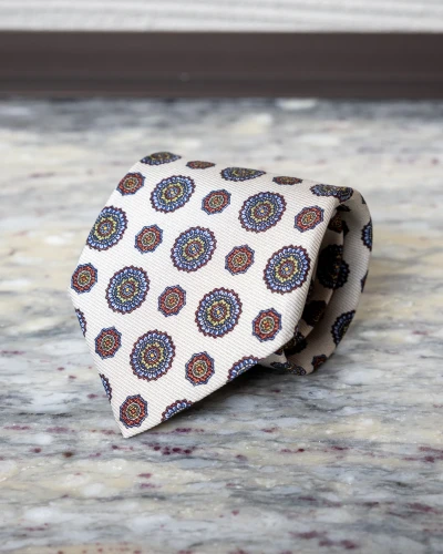 Krawat jedwabny biały w medaliony