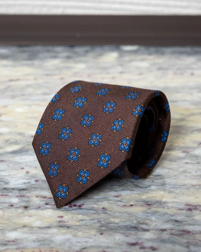 Krawat jedwabny brązowy w niebieskie ornamenty