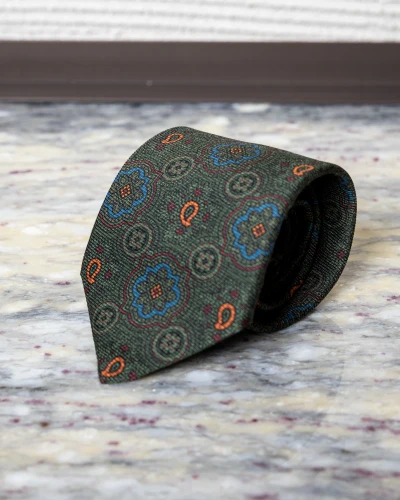 Krawat jedwabny zielony w duży wzór ornamentowy
