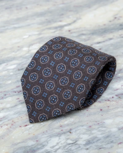 Krawat wełniany brązowy w niebieskie ornamenty