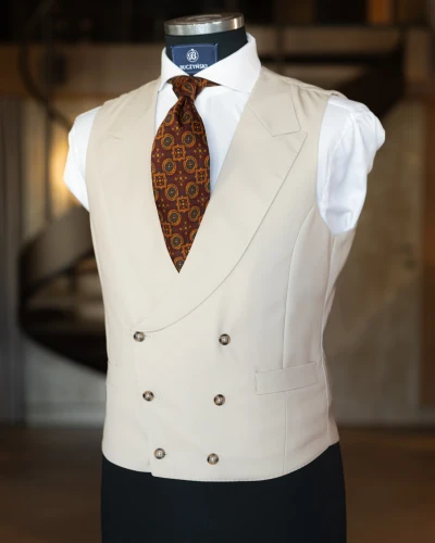 Beżowa kamizelka z tkaniny Drago